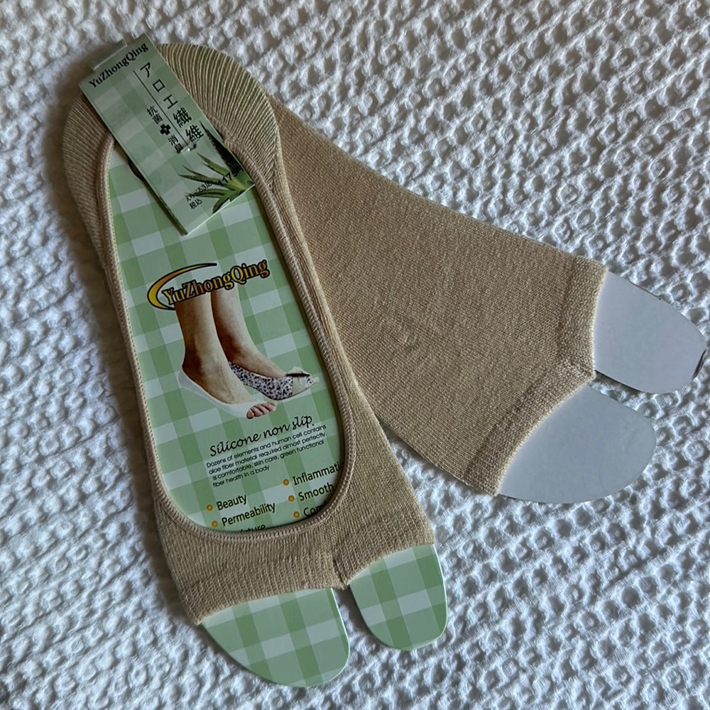 4/$10 NWT Silicone non slip sock liners